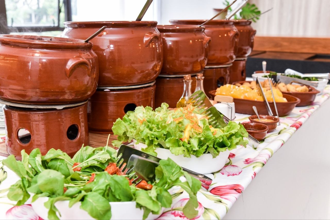 Salada de laranja servida no buffet de feijoada